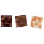 Assortiment mini carré Joyeuses Fêtes feuillage en chocolat noir, lait et blanc